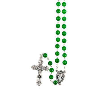 Chapelet grains aventurine, Ø 7 mm, chaine couleur argentée, longueur au cœur 32 cm, croix avec Christ. Livré en boite..