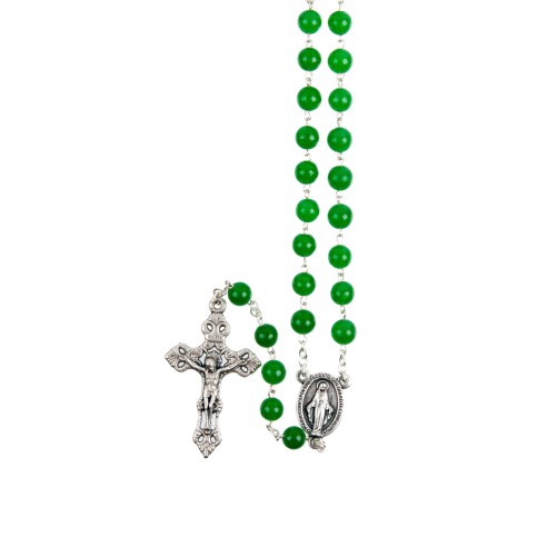 Chapelet grains aventurine, Ø 7 mm, chaine couleur argentée, longueur au cœur 32 cm, croix avec Christ. Livré en boite..