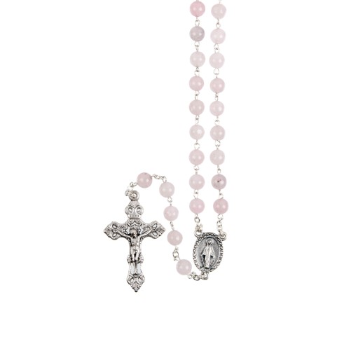 Chapelet grains quartz rose, Ø 7 mm, chaine couleur argentée, longueur au cœur 32 cm, croix avec Christ. Livré en boite..