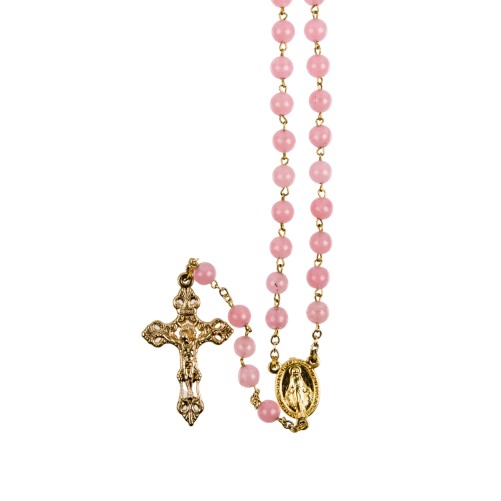 Chapelet grains quartz rose, Ø 7 mm, chaine couleur dorée, longueur au cœur 32 cm, croix avec Christ. Livré en boite..