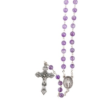 Chapelet grains améthyste, Ø 7 mm, chaine couleur argentée, longueur au cœur 32 cm, croix avec Christ. Livré en boite..