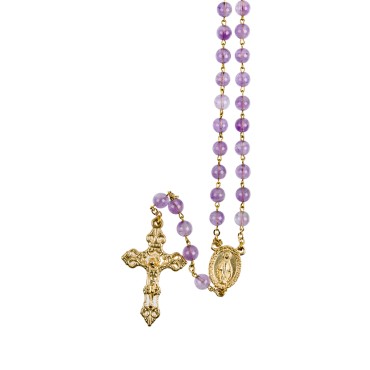 Chapelet grains améthyste, Ø 7 mm, chaine couleur dorée, longueur au cœur 32 cm, croix avec Christ. Livré en boite..