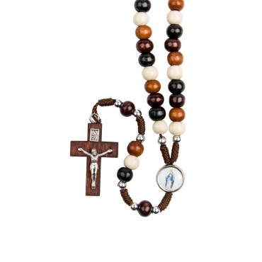 Chapelet sur corde grains en bois multicolore Ø 7 mm, longueur au cœur 22 cm, cœur résine, croix avec Christ métal..