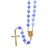 Chapelet de grains forme cœur en verre Ø 8 mm sur chaine, croix avec Christ. Livré en boite. Disponible en différentes couleurs.