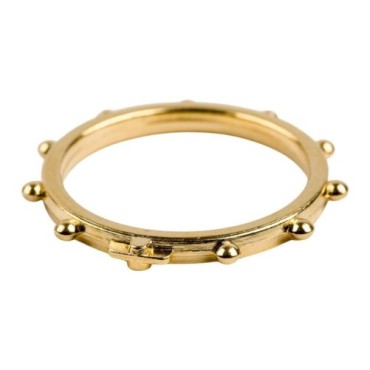 Dizainier bague métal couleur dorée avec petite croix relief.