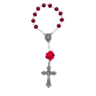 Dizainier sur chaine grains Ø 5 mm et rose, croix metal avec Christ. Disponible en differentes couleurs..