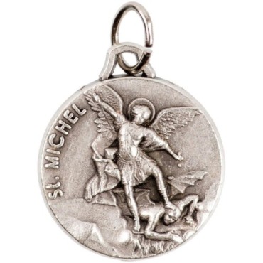 Medaille moulee ou frappee en metal couleur argentee Ø 1.8 cm. Plusieurs saints.
