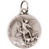 Medaille moulee ou frappee en metal couleur argentee Ø 1.8 cm. Plusieurs saints.