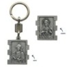 Portes clés en zamac de forme rectangulaire, hauteur 3.5 cm. Existe en différents Saints.