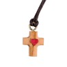 Croix de cou en bois d'olivier avec cœur en relief peint en rouge H. 1,5 cm avec cordon cuir 70 cm..