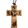 Croix de cou ajourée en bois d'olivier avec colombe et sujets imprimés H 4,7 cm avec cordon cuir 70 cm..