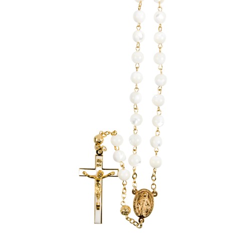 Chapelet grains nacre, Ø 8 mm, chaine couleur dorée , longueur au cœur 32 cm, croix nacre avec Christ. Livre en boite..