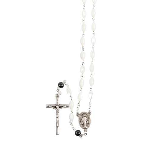 Chapelet grains nacre avec pater hématite, Ø 8 mm, chaine, longueur au cœur 34 cm, croix avec Christ. Livre en boite..