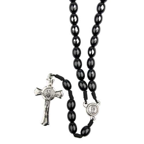 Chapelet de saint Benoit sur corde grains en bois noir Ø 10 mm, longueur au cœur 32 cm, croix métal de saint Benoit..
