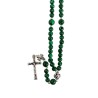 Chapelet sur corde grains en pierre naturelle Ø 7 mm, longueur au cœur 17 cm, croix avec Christ. Livree en boite.