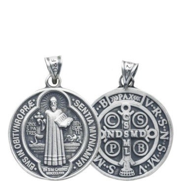 Medaille en argent 925 °/°° vieilli 2 faces de saint Benoit. Livree en boite..