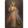 Carte priere plastifiee avec poincon dore imitation medaille H.8.5 x 5.4 cm, plusieurs saints..
