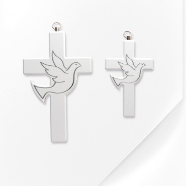 Croix à suspendre en bois avec colombe argentée. H. 14.5 cm
