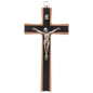 Crucifix en bois 2 tons, de couleur marron et noir, Christ en métal. Hauteur 15 cm..