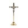 Crucifix forme carrée métal couleur dorée sur socle avec Christ couleur argentée - H. 10 cm..