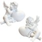 Ange blanc en résine sur cœur. H. 10 cm. LOT DE 2 ASSORTIS.
