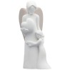 Ange blanc en résine décor cœur avec enfant, H 9 cm. Livre en boite individuelle..