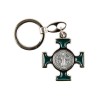 Porte-clés en métal argenté, en forme de croix de Saint Benoît émaillée plusieurs couleurs – Hauteur 4 cm..