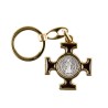 Porte-clés en métal doré, en forme de croix de Saint Benoît émaillée plusieurs couleurs – Hauteur 4 cm.