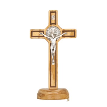 Croix de saint Benoit sur socle en bois d'olivier, hauteur 21 cm..