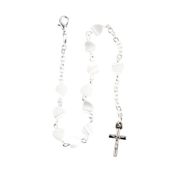 Bracelet dizainier sur chaine couleur argentée grains nacre forme cœur, Ø 7 mm, avec croix métal..