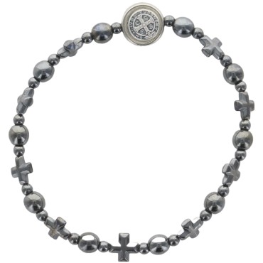 Bracelet dizainier sur élastique grains en hématite rond et forme croix, avec médaille saint Benoit..