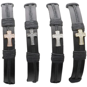 Lot de 4 bracelets en cordon de cuir noir réglable, chacun orné d’une croix de couleur différente.