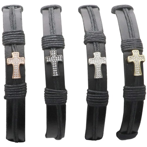 Lot de 4 bracelets en cordon de cuir noir réglable, chacun orné d’une croix de couleur différente.