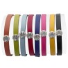 Bracelet en cuir de 5 mm avec coquille de saint Jacques et fermoir, en métal de couleur argentée. LOT DE 8 ASSORTIS.