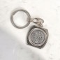 Porte-clés carré en métal 3 x 3 cm représentant Saint Christophe.