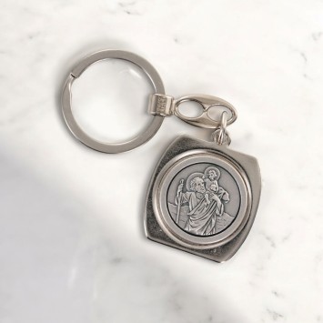 Porte-clés carré en métal 3 x 3 cm représentant Saint Christophe.