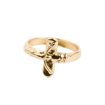 Bague couleur dorée, plusieurs tailles, avec croix en relief – Largeur de la croix : 1,7 cm.