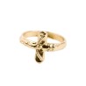 Bague couleur dorée, plusieurs tailles, avec croix en relief – Largeur de la croix : 1,7 cm.