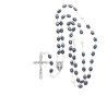 Chapelet grains ovale noir tacheté Ø 7 mm, chaine couleur argentée, longueur au cœur 38 cm, croix avec Christ...