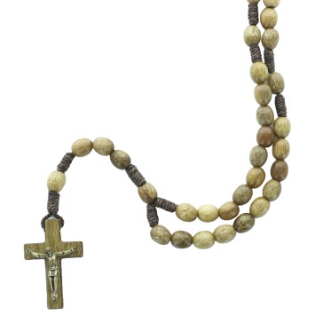 Chapelet sur corde, grains ovales Ø6/8 mm, longueur jusqu’au cœur : 24 cm, croix en bois avec Christ...