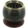 Brûle-encens en aluminium ciselé avec grille et socle bois, H 9 cm, Ø 7,5 cm. Livré en boîte individuelle.
