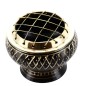 Brûle-encens en laiton noir strié avec grille, H 5 cm, Ø 6 cm. Livré en boîte individuelle.