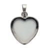 Pendentif en coquille d'ormeau en forme de cœur, laiton argente, diamètre 2 cm.