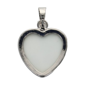 Pendentif en coquille d'ormeau en forme de cœur, laiton argente, diamètre 2 cm.