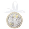 Médaille de berceau plaque laminée argentée et dorée Ø 6.5 cm avec ruban blanc. Livrée en boite. Plusieurs modèles.