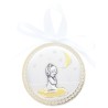 Médaille de berceau plaque laminée argentée et dorée Ø 6.5 cm avec ruban blanc. Livrée en boite. Plusieurs modèles.