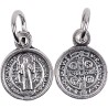 Medaille metal couleur argentee de saint Benoit, plusieurs tailles.