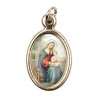 Médaille métal couleur dorée ovale H. 2,5 cm avec résine, plusieurs saints.