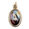 Médaille métal couleur dorée ovale H. 2,5 cm avec résine, plusieurs saints.