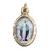 Médaille métal couleur dorée ovale H. 2,5 cm avec résine, plusieurs saints.